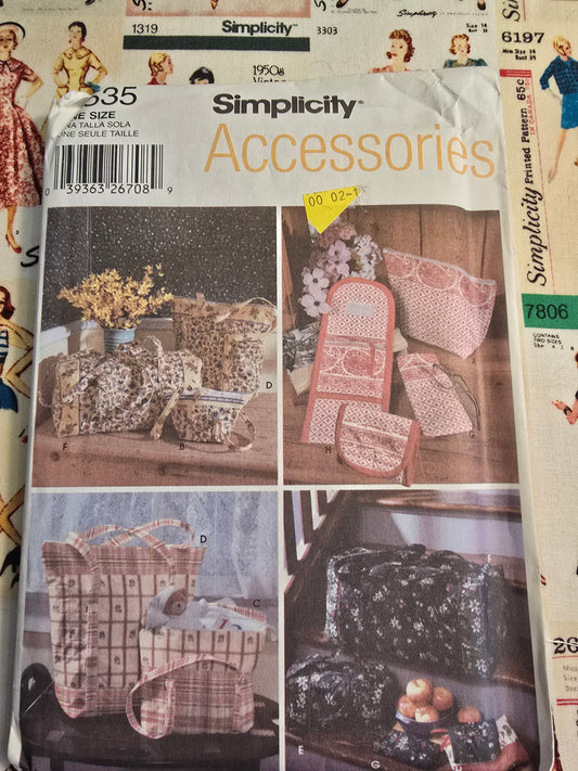 Simplicity Sewing Pattern for Accessories. S5535